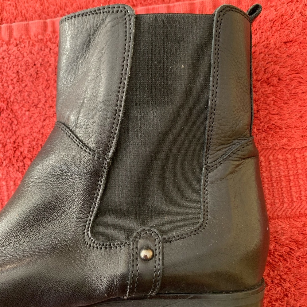 Jones Bootmaker Chelsea Boot. - Picture 8 of 9
